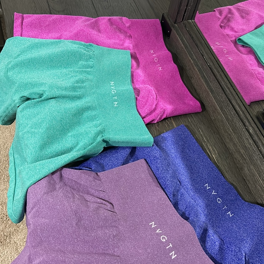 4 pairs of NVGTN contour shorts